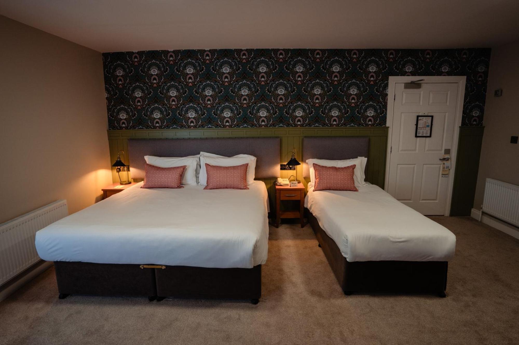 Mcgrory'S Hotel Culdaff Buitenkant foto