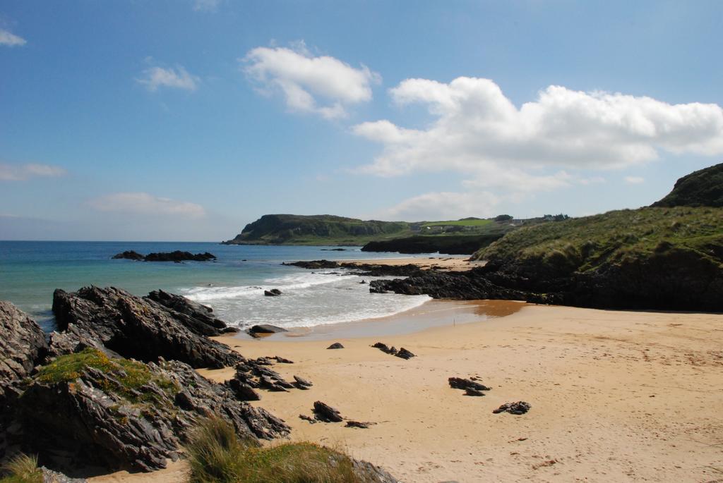 Mcgrory'S Hotel Culdaff Buitenkant foto